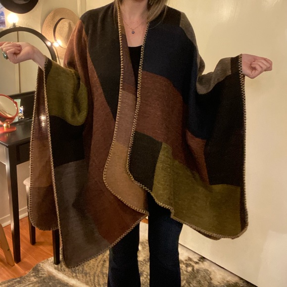 Multicolor poncho/shawl/cape like new and reversible! - Picture 13 of 16